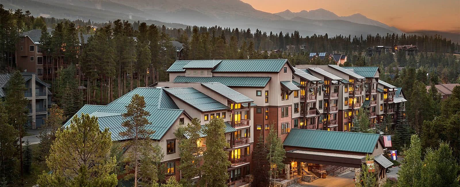 Exterior of Valdoro Mountain Lodge in Breckenridge, Colorado